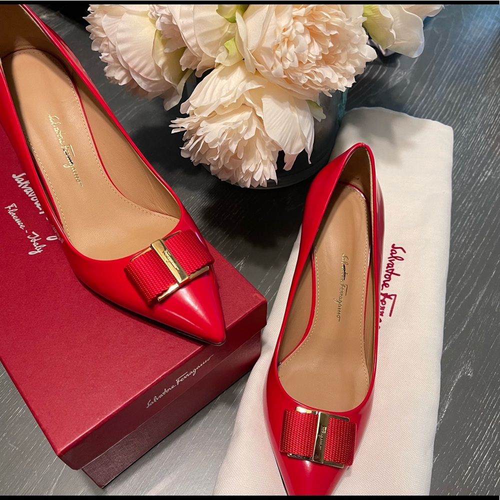Ferragamo Friuli pointed toe leather pumps